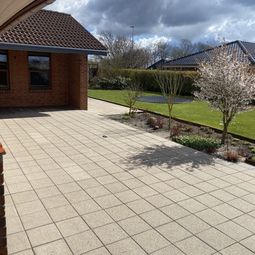 Fliserensning udendørs i Aalborg