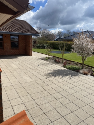 Fliserensning udendørs i Aalborg