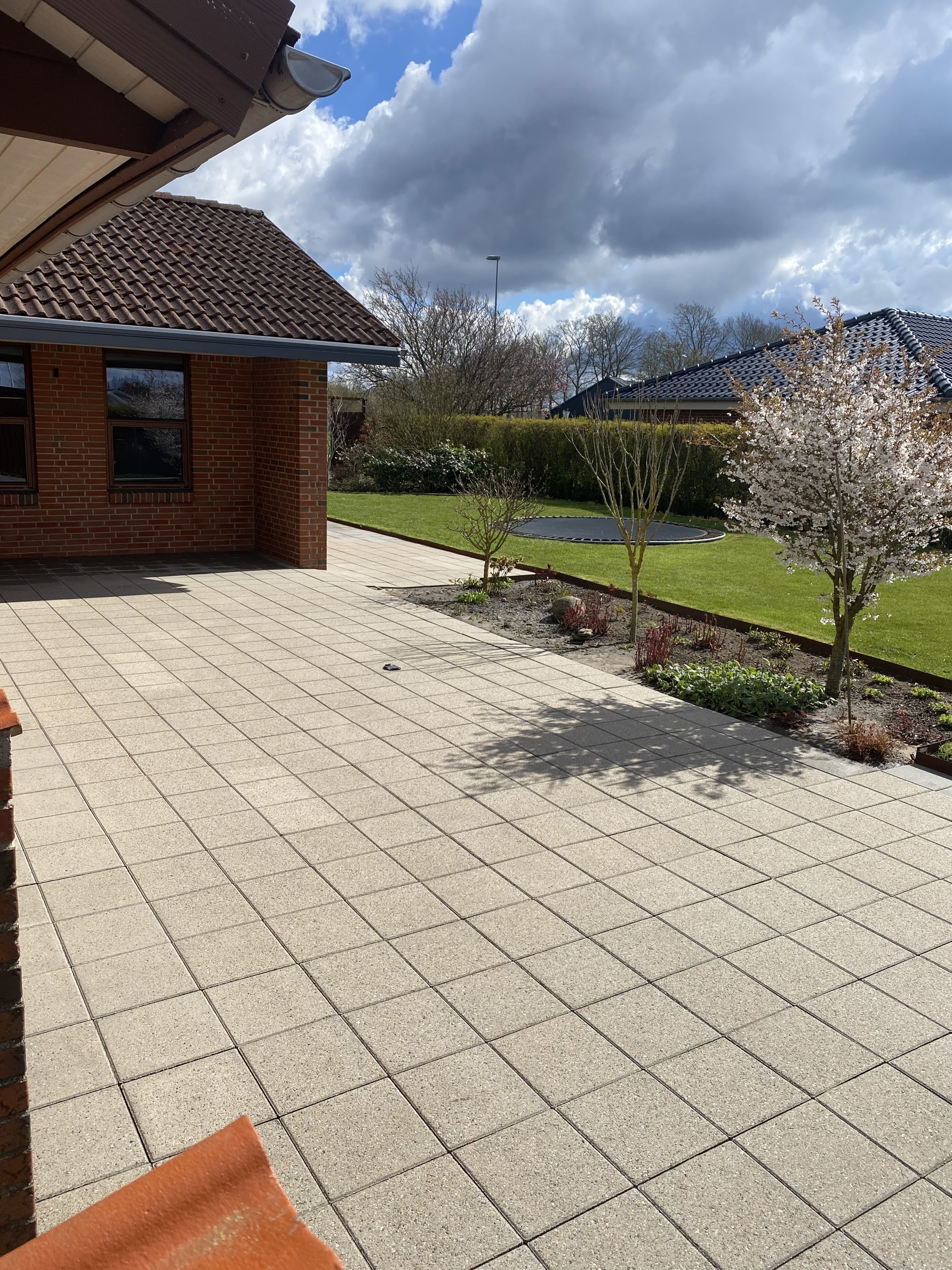 Fliserensning udendørs i Aalborg